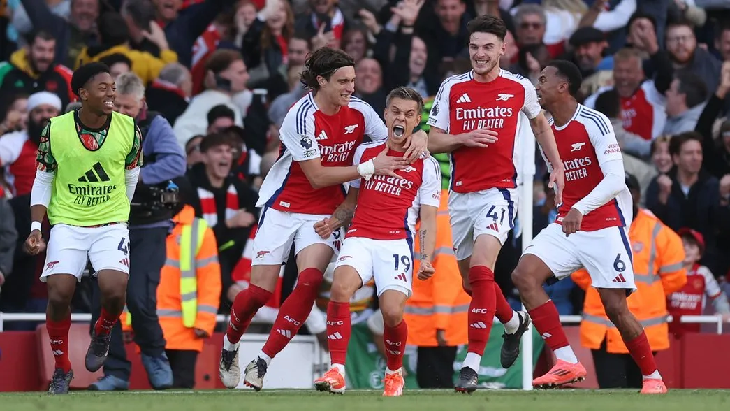 Arsenal overcome Leicester as Gunners snatch late win